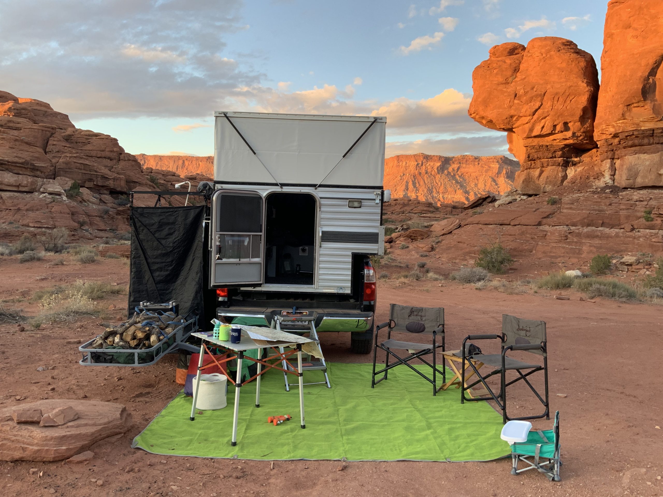 the black wolf moab adventure rig camp setup shower tent
